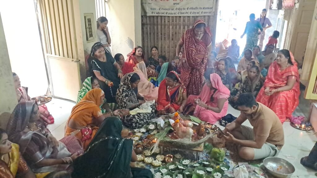 हलछठ पर महिलाओं ने की संतान की दीर्घायु और खुशहाली की कामना।