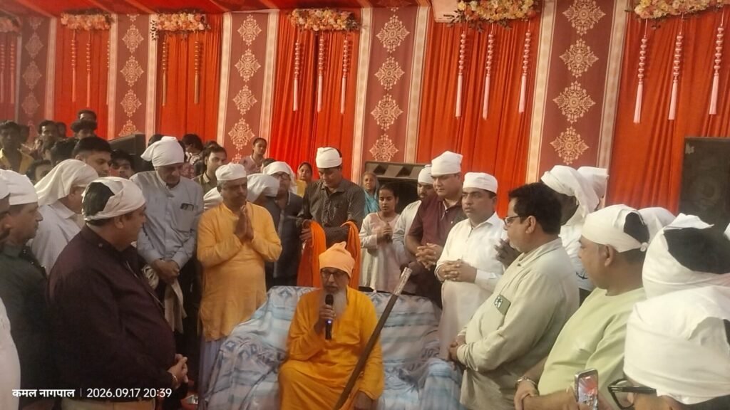 सर्व सिंधी समाज गणेश उत्सव समिति द्वारा *मोघट रोड_* स्थित *_सिंधी कॉलोनी_* के बगीचा ग्राउंड में गणेश जी की अत्यंत आकर्षक मूर्ति स्थापित की गई है