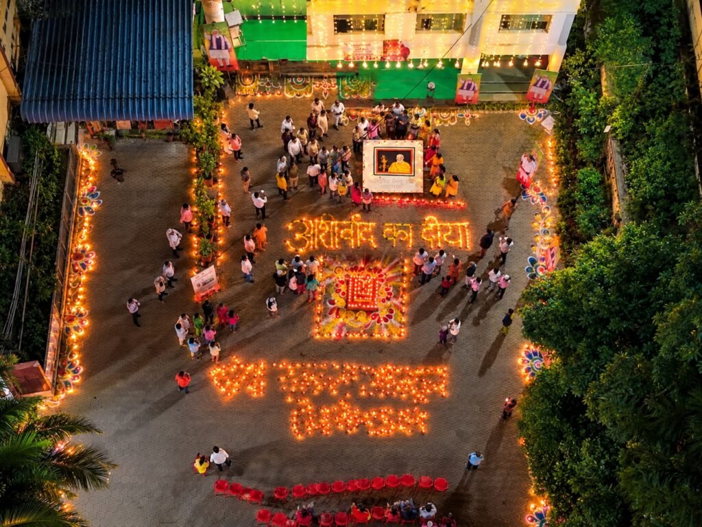 “आशीर्वाद का दीया” से रोशन हुआ खंडवा, 50 वार्डों में जले 1.50 लाख दीप*