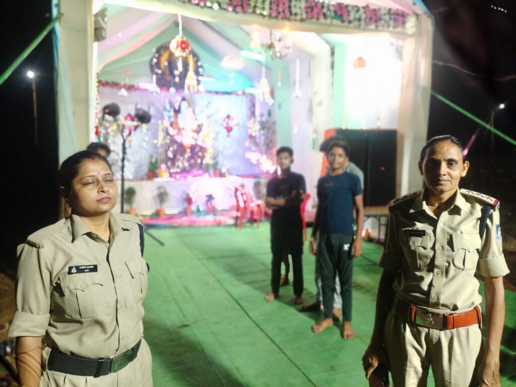 खण्डवा पुलिस की शहरी/ग्रामीण थानों की टीमें कर रही गणेश पांडालों का लगातार भ्रमण*