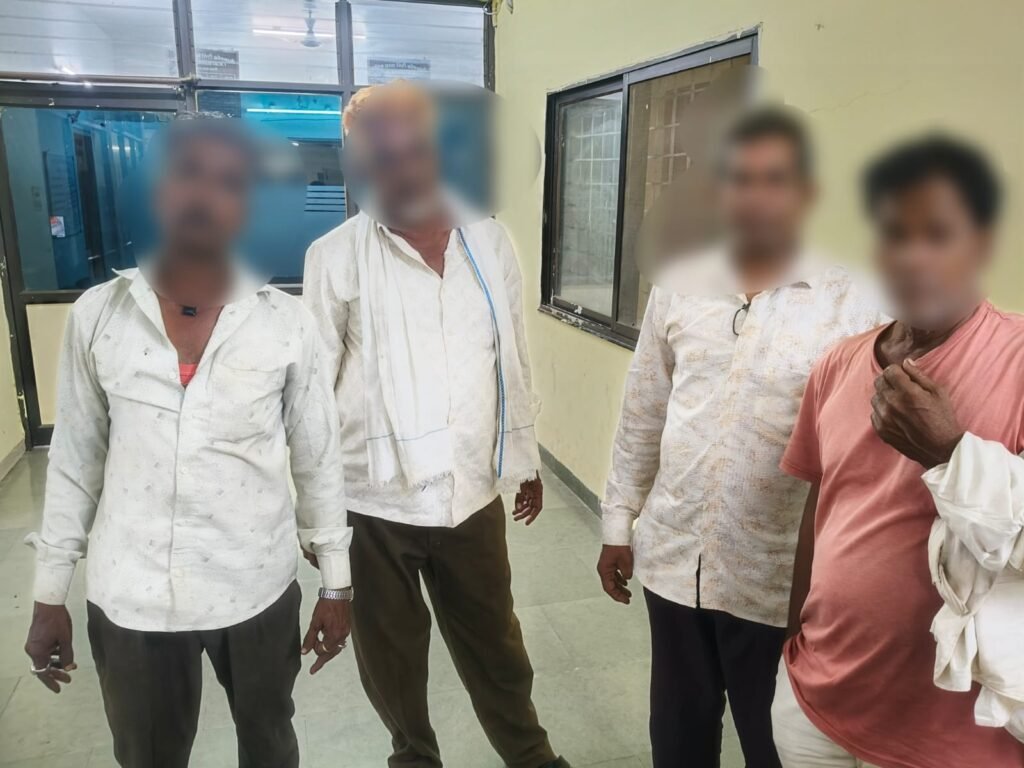 खण्डवा पुलिस की जुआ के खिलाफ कार्यवाही लगातार जारी, कोतवाली पुलिस ने जुआ खेलते गिरफ्तार किए 04 आरोपी, 17050/- रू. नगदी व जुआ उपकरण हुए जप्त*