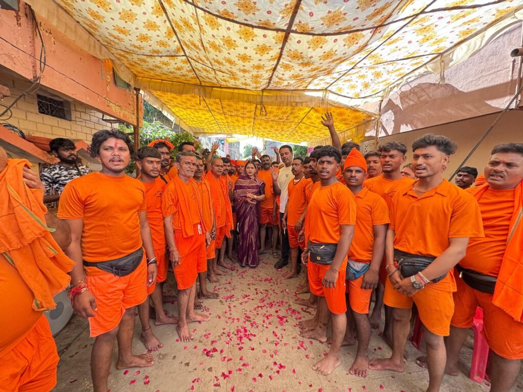 150 श्रद्धालु साइकिल से वैष्णो देवी यात्रा पर रवाना, विधायक कंचन तनवे ने किया स्वागत