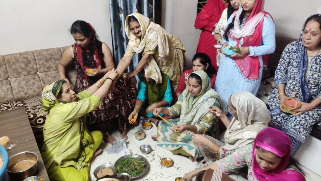 सिंधी समाज ने पूजन कर कलाई पर बांधे महालक्ष्मी जी के सगड़े