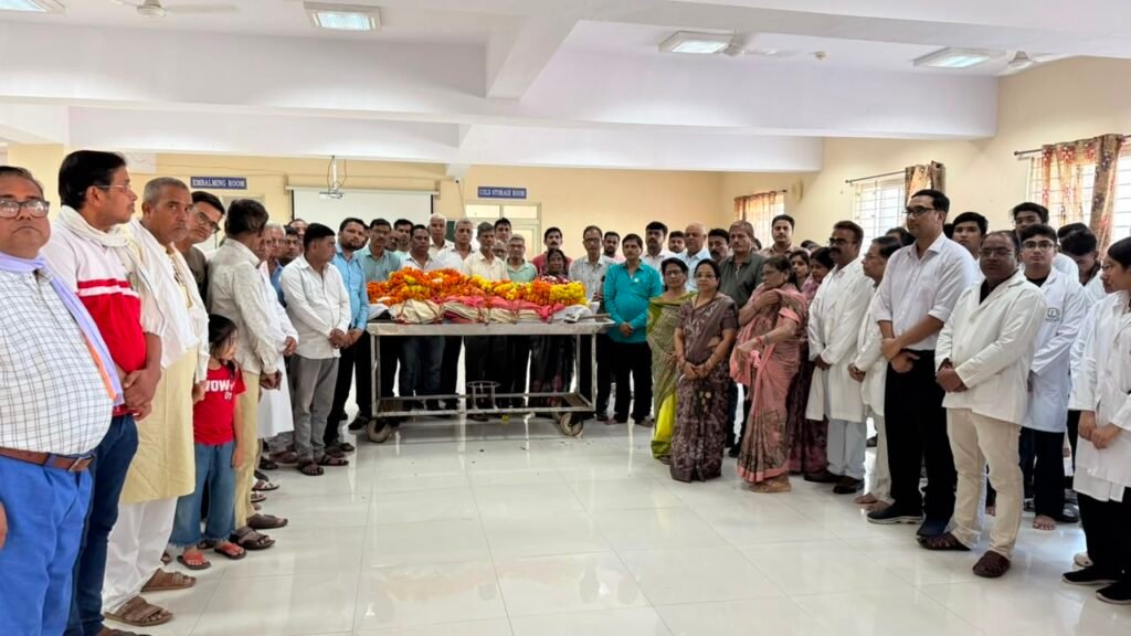 वीरबाला पालीवाल ने शिक्षक के रूप में सिखाया, अब उनकी देह से सीखेंगे विद्यार्थी*