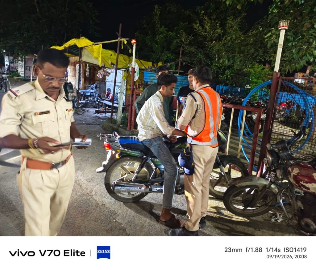 *यातायात पुलिस खण्डवा की सघन वाहन चेकिंग लगातार जारी*