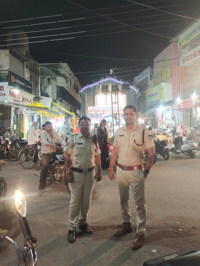 *खण्डवा पुलिस की थाना स्तरीय टीमें कर रही गणेश पांडालों का लगातार भ्रमण*