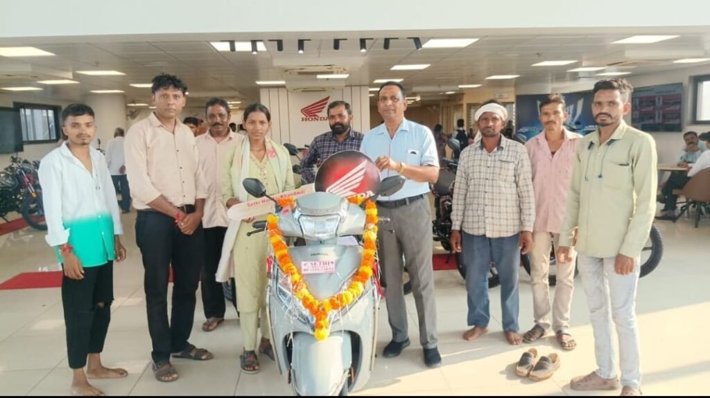 ग्राम भकराड़ा हाई स्कूल की मेधावी छात्रा गौरी पिता वेस्तु को परीक्षा में 80% अंक प्राप्त करने पर मध्य प्रदेश शासन/भाजपा की योजना के तहत स्कूटी प्रदान कर सम्मानित किया गया।