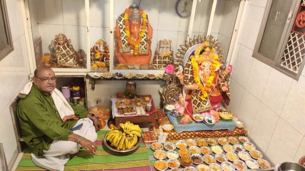 श्री सिद्धि विनायक गणेश मंदिर में लगा छप्पन भोग*