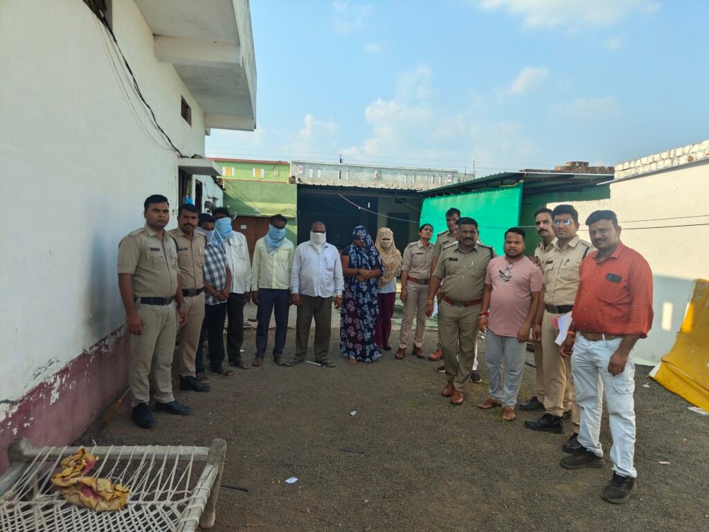 अनैतिक व्यापार के विरुद्ध मांधाता पुलिस की कार्रवाई, 05 आरोपी गिरफ्तार*