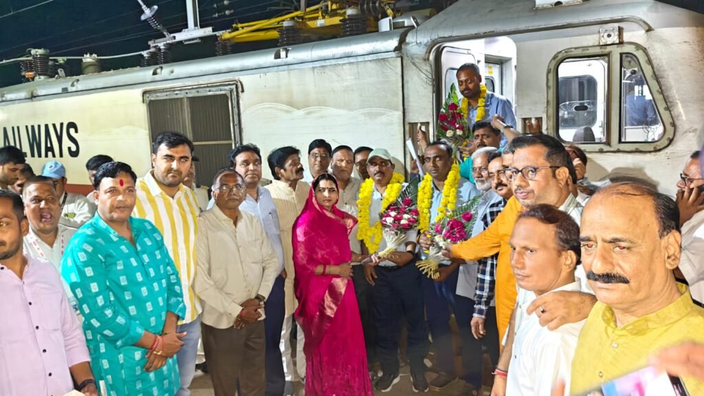 सांसद के प्रयास से जबलपुर पुणे ट्रेन के स्टॉपेज की मिली सफलता।