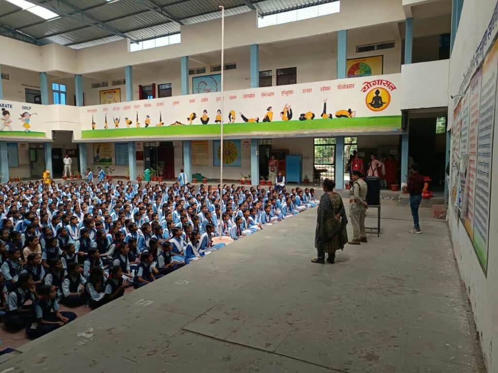 *पुलिस मुख्यालय के निर्देशानुसार चलाए जा रहे “उमंग” कार्यक्रम के तहत महिला थाना खंडवा द्वारा छात्राओं को महिला सुरक्षा एवं साइबर अपराध से बचाव की दी गई जानकारी*