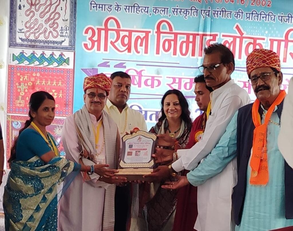 खरगोन में संगीत कलाकार मनोज जोशी को लालबाई-फूलबाई सम्मान