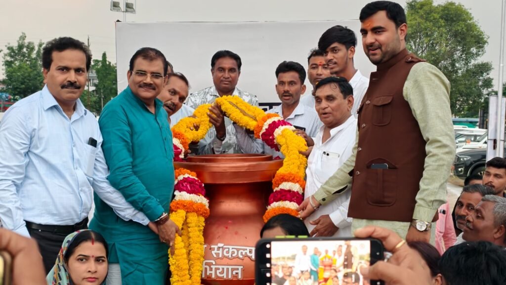 मूंदी पहुंची जल, जन और सेवा संकल्प यात्रा, युवा मोर्चा प्रदेश अध्यक्ष श्याम टेलर ने गौसेवा कर सभा को संबोधित किया