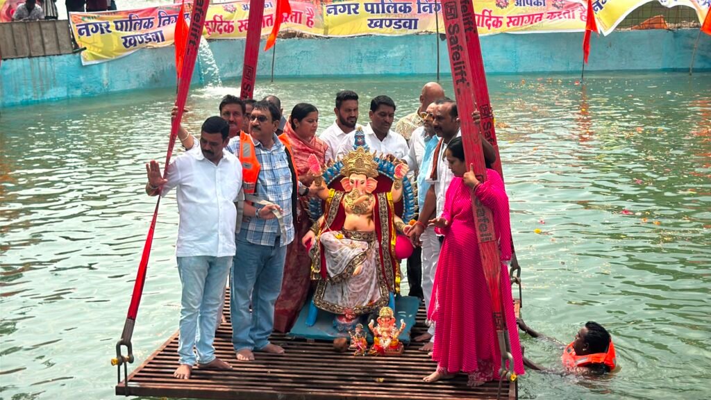 गणेश प्रतिमाओं का विधिवत एवं सुरक्षित विसर्जन संपन्न* मंत्री डॉ. कुंवर विजय शाह ने कृत्रिम कुंडों की व्यवस्थाओं का लिया जायजा, नगर निगम टीम को दी बधाई