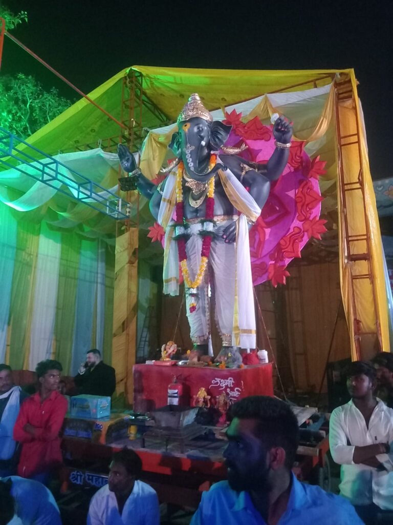 गणपति बप्पा मोरया… अगले बरस तू जल्दी आ, नम आंखों से दी बप्पा को विदाई
