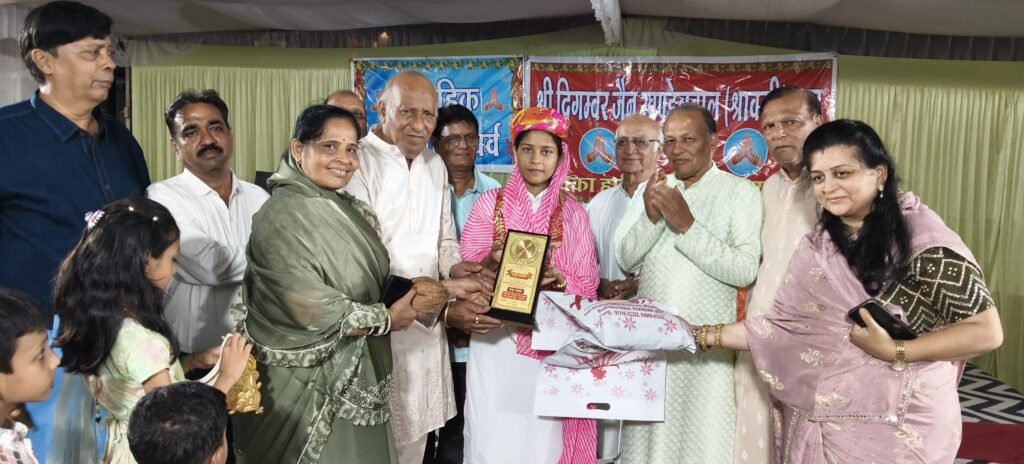 क्षमावाणी महोत्सव में तपस्वियों एवं समाज के वरिष्टों का हुआ सम्मान।