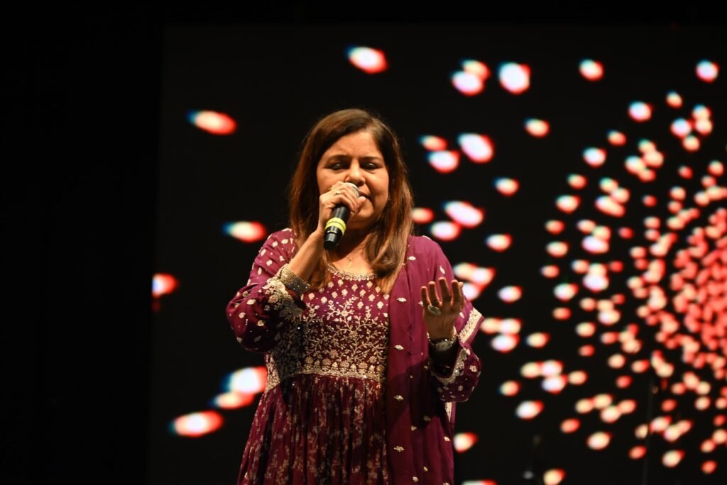 सुरों का संगम : मेरी आवाज ही पहचान है…. संध्या में बिखरा संगीत का जादू, दिग्गजों की मौजूदगी में खिली स्वर कोकिला की स्मृति
