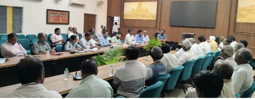 कम वर्षा, सिंचाई जल प्रबंधन एवं किसानों की समस्याओं के निराकरण हेतु बैठक आयोजित