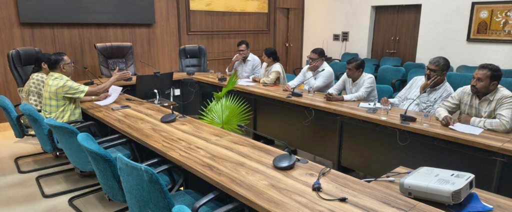 मान्यता प्राप्त राजनीतिक दलों के साथ मतदान केंद्रों के युक्तियुक्तकरण पर बैठक