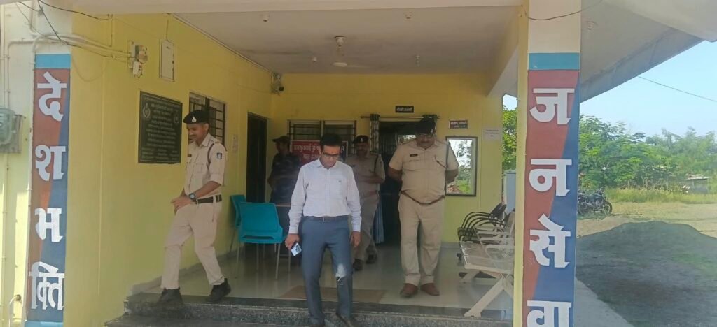 पुलिस अधीक्षक श्री अगम जैन ने किया चौकी आशापुर का आकस्मिक निरीक्षण