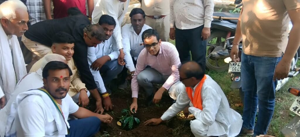 *पुलिस अधीक्षक श्री अगम जैन द्वारा थाना किल्लोद में किया जनसंवाद, वृक्षारोपण कर दिया पर्यावरण संरक्षण का संदेश*