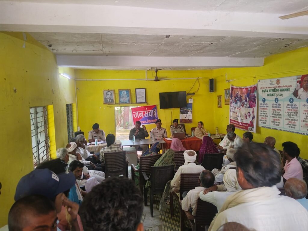 *अतिरिक्त पुलिस अधीक्षक (ग्रामीण) श्री गजेंद्र सिंह कंवर ने थाना खालवा के ग्राम मलगांव में किया जनसंवाद*