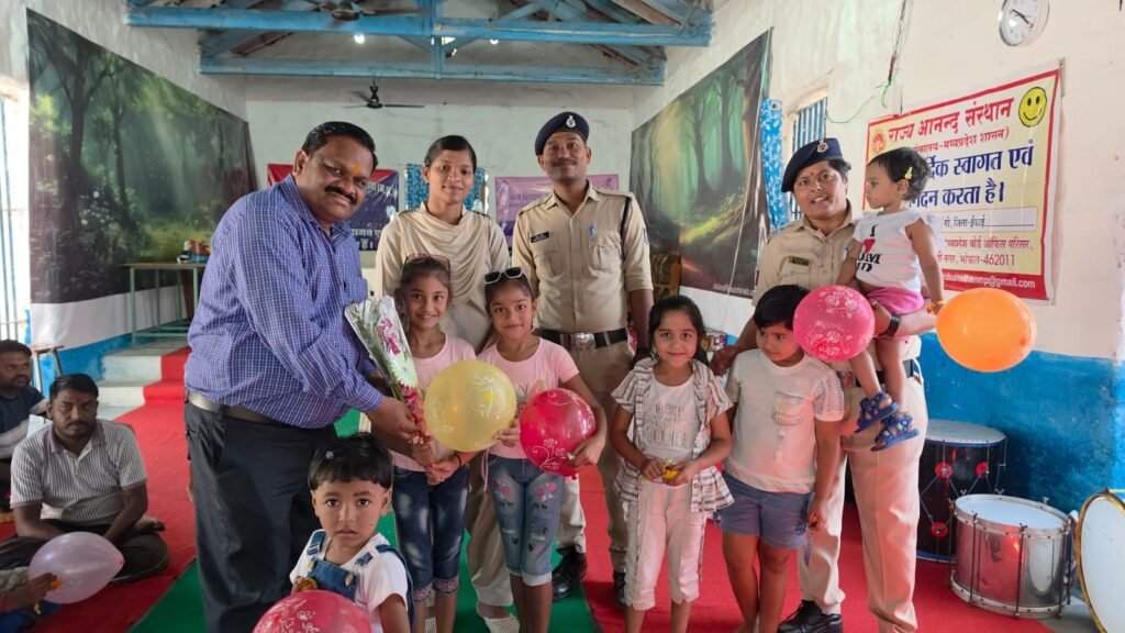 खंडवा जिला जेल में सलाखों के पीछे गूंजा बचपन, पिता की आंखों से छलका सैलाब।