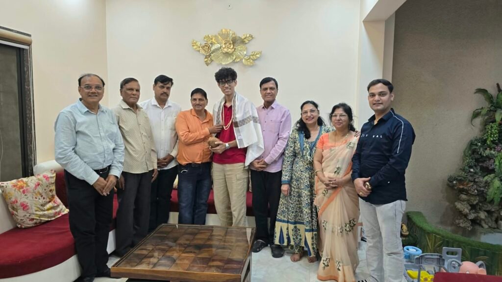 चीन में खंडवा के भांजे कोविद ने लहराया परचम, विश्व कौशल प्रतियोगिता में जीता रजत पदक।