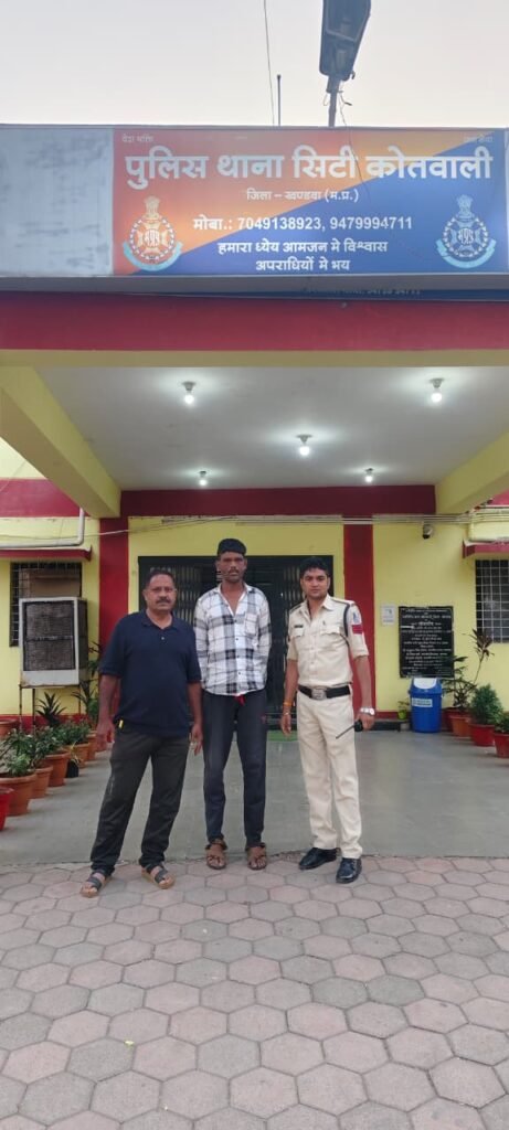 “ऑपरेशन खोज” के तहत खण्डवा की कार्रवाई* *07 वर्ष पुराने (वर्ष 2019, 2021, 2023 के) हत्या के प्रयास के प्रकरण में ईनामी स्थाई वारंट हरु उर्फ़ हरीश को किया गिरफ्तार, 03 स्थायी व 02 गिरफ्तारी सहित 05 वारंट हुए तामिल*