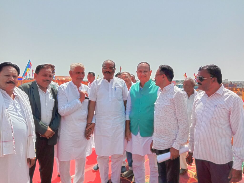 मुख्यमंत्री को सात सूत्रीय मांगो का ज्ञापन सौंपा*