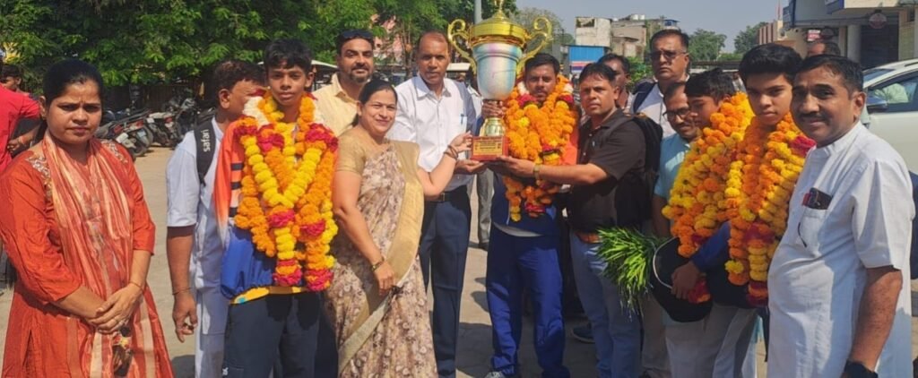 6 वीं अंतर्राष्ट्रीय कराते टूर्नामेंट में सरस्वती शिशु विद्या मंदिर आंनद नगर खंडवा आनंद नगर को दो स्वर्ण पदक,दो रजत पदक मिले*
