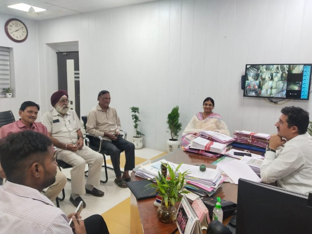 किशोर सांस्कृतिक प्रेरणा मंच का प्रतिनिधि मंडल कलेक्टर से मिला।
