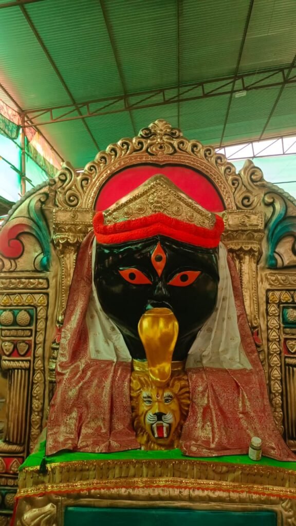 खंडवा में सजने लगे दुर्गा उत्सव के पंडाल, माता के भव्य आगमन की तैयारियां शुरू।