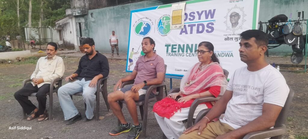 बच्चे बच्चे में होना चाहिए संविधान की समझ, — टेनिस खिलाड़ियों के बीच संविधान संवाद का आयोजन।