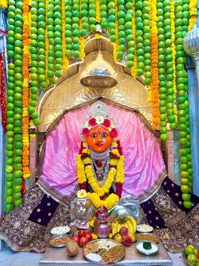 रामायण-महाभारत काल से जुड़ी मान्यता, तुलजा भवानी मंदिर में उमड़ रहे श्रद्धालु