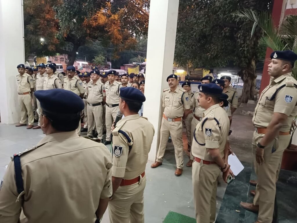 नवदुर्गा उत्सव को लेकर पुलिस अलर्ट, अतिरिक्त पुलिस अधीक्षक श्री आदित्य सिंघारिया ने ड्यूटी में तैनात पुलिस बल को किया ब्रीफ*