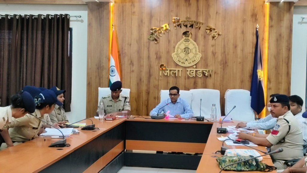 पुलिस अधीक्षक श्री अगम जैन की अध्यक्षता में कोर्ट मोहर्रिरों की मासिक बैठक आयोजित*