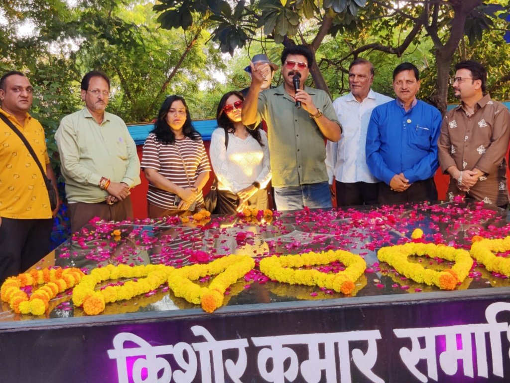 ### “किशोर कुमार हमारे भगवान हैं, उनके शहर में उनके गीत गाना सौभाग्य है” – सुनील शर्मा