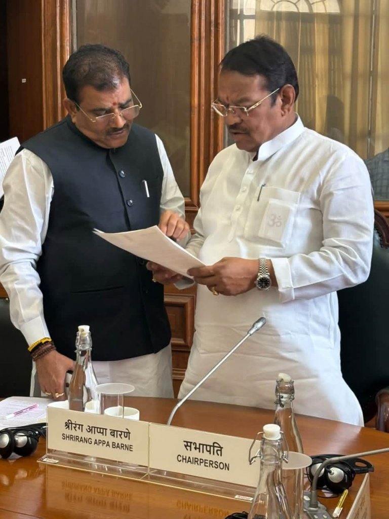 ऊर्जा संबंध संबंधी स्थायी समिति की बैठक में शामिल हुए सांसद ज्ञानेश्वर पाटिल।