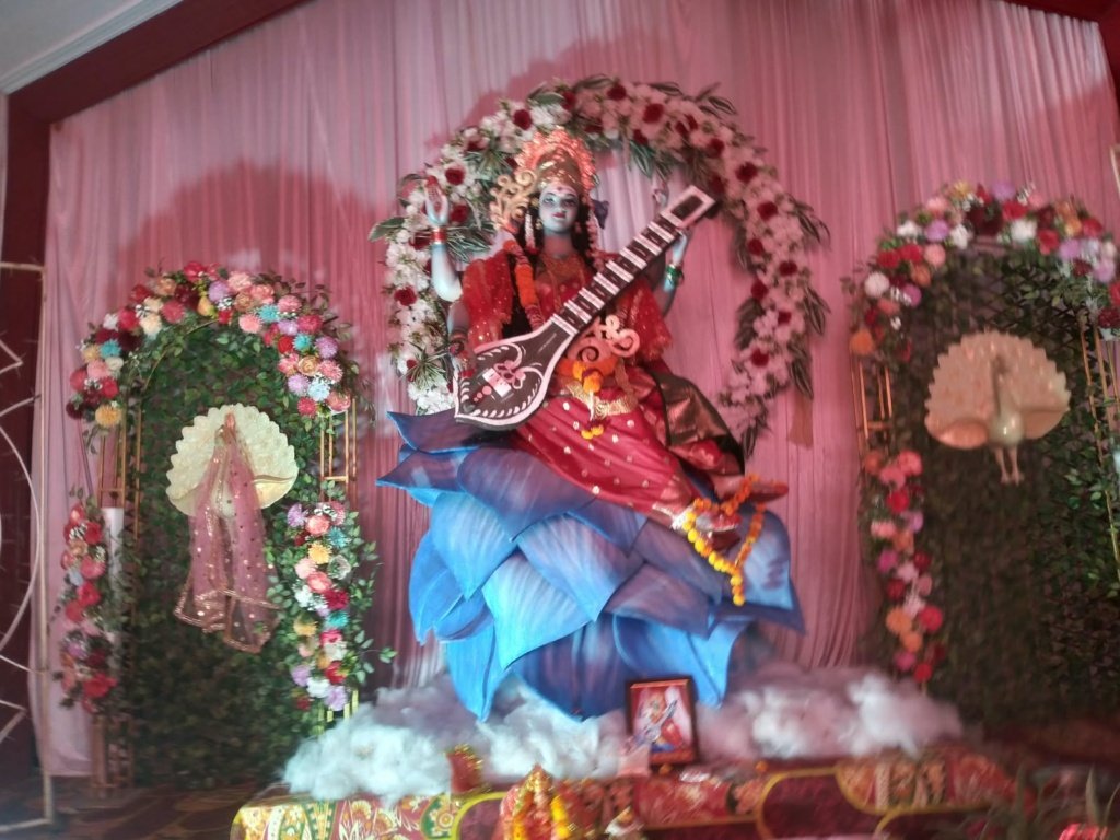 मां शक्ति की आराधना का नवरात्रि पर्व बड़े धार्मिक उत्साह के साथ शहर में मनाया जा रहा है।