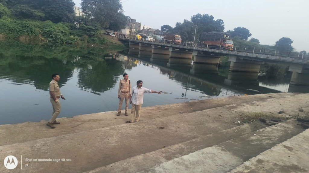*नवदुर्गा प्रतिमा विसर्जन स्थलों पर खण्डवा पुलिस की विशेष निगरानी, समस्त थाना प्रभारियों ने विसर्जन स्थलों का किया निरीक्षण, सुरक्षा एवं यातायात व्यवस्थाओं का लिया जायजा*