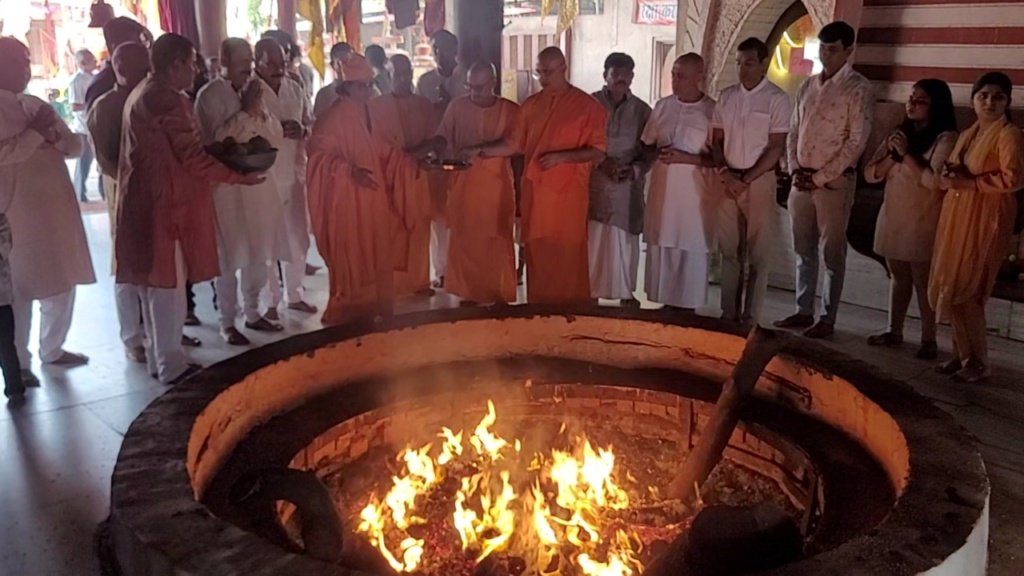महाष्टमी पर दादाजी धाम पहुंचीं मां कनकेश्वरी देवी, बोलीं- उत्सव के उल्लास के साथ विवेक भी जरूरी।