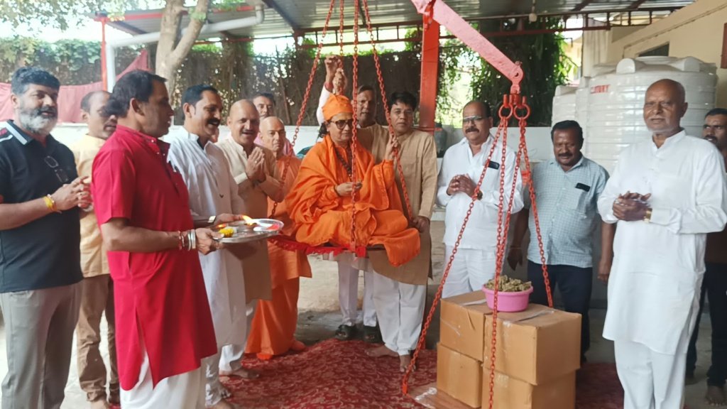 मां कनकेश्वरी ने संतो के साथ श्री गणेश गौशाला में गोपूजन किया भक्तों ने स्वागत में उनका तुलादान किया।