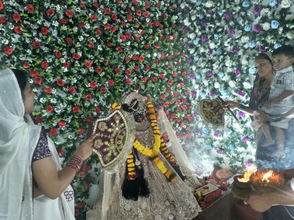 दुर्गा सप्तमी के दिन 41 वर्ष प्राचीन कालीका माता मंदिर में हुआ महा कांंकडा आरती का आयोजन।