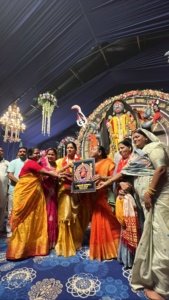 *महापौर श्रीमती अमृता अमर यादव ने शहर के विभिन्न दुर्गा पंडालों में माँ भगवती की आराधना कर लिया आशीर्वाद, नगर की सुख-समृद्धि एवं खुशहाली की कामना की**