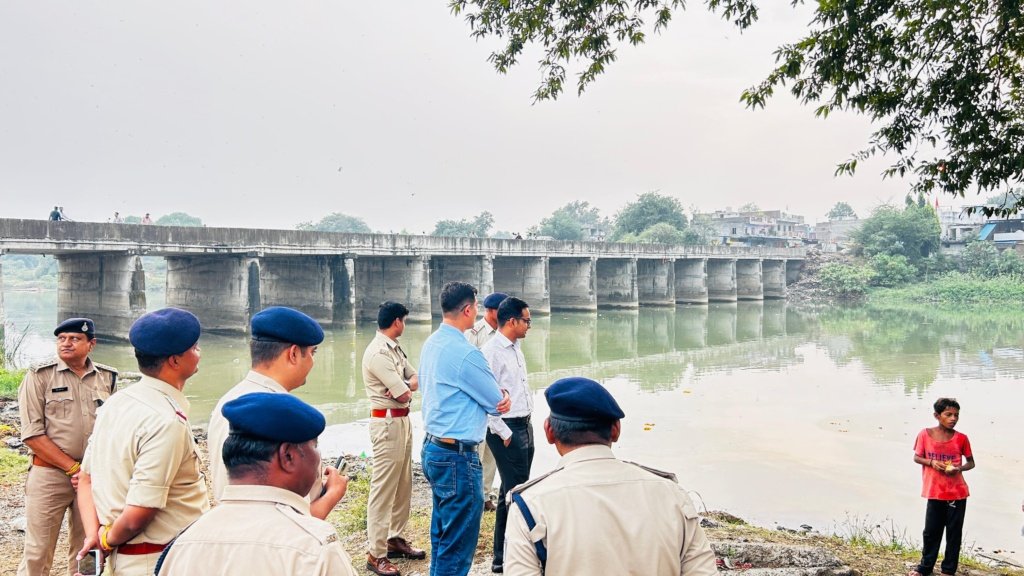 *नवदुर्गा प्रतिमा विसर्जन स्थलों का कलेक्टर श्री ऋषव गुप्ता एवं पुलिस अधीक्षक श्री अगम जैन ने किया निरीक्षण*