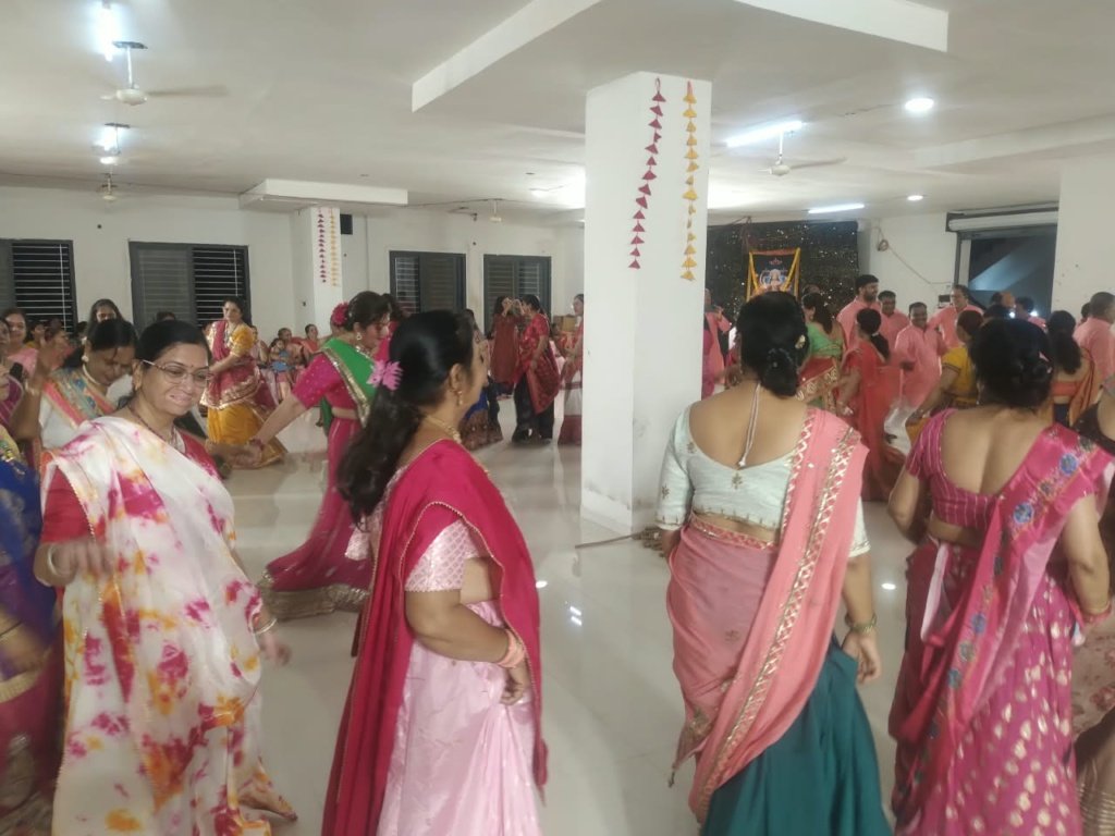 खण्डवा में भी सौ बरस पुरानी है गरबों की परम्परा। गुजरात से ही आई थी यह सांस्कृतिक सुगंध।