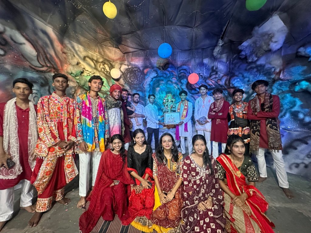 महादेवगढ़ मंदिर में आरंभ ग्रुप ने किया सांस्कृतिक गरबा, मंदिर समिति ने किया सम्मानित