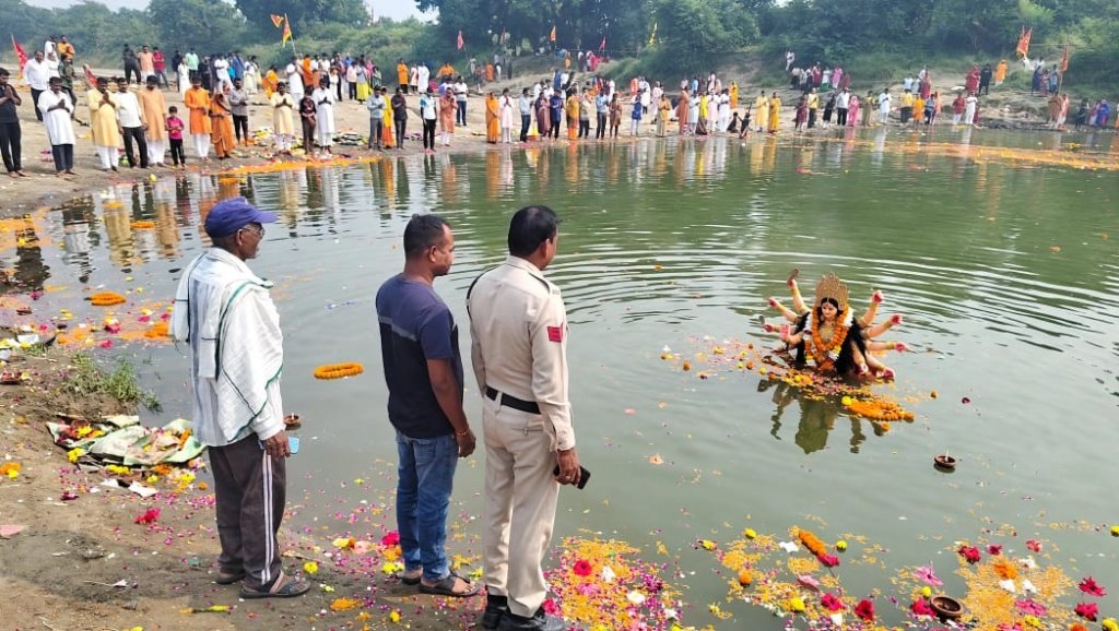 *नवदुर्गा प्रतिमा विसर्जन स्थलों पर खण्डवा पुलिस की चाक-चौबंद व्यवस्था, सतत निगरानी में शांतिपूर्ण तरीके से हो रहा विसर्जन*