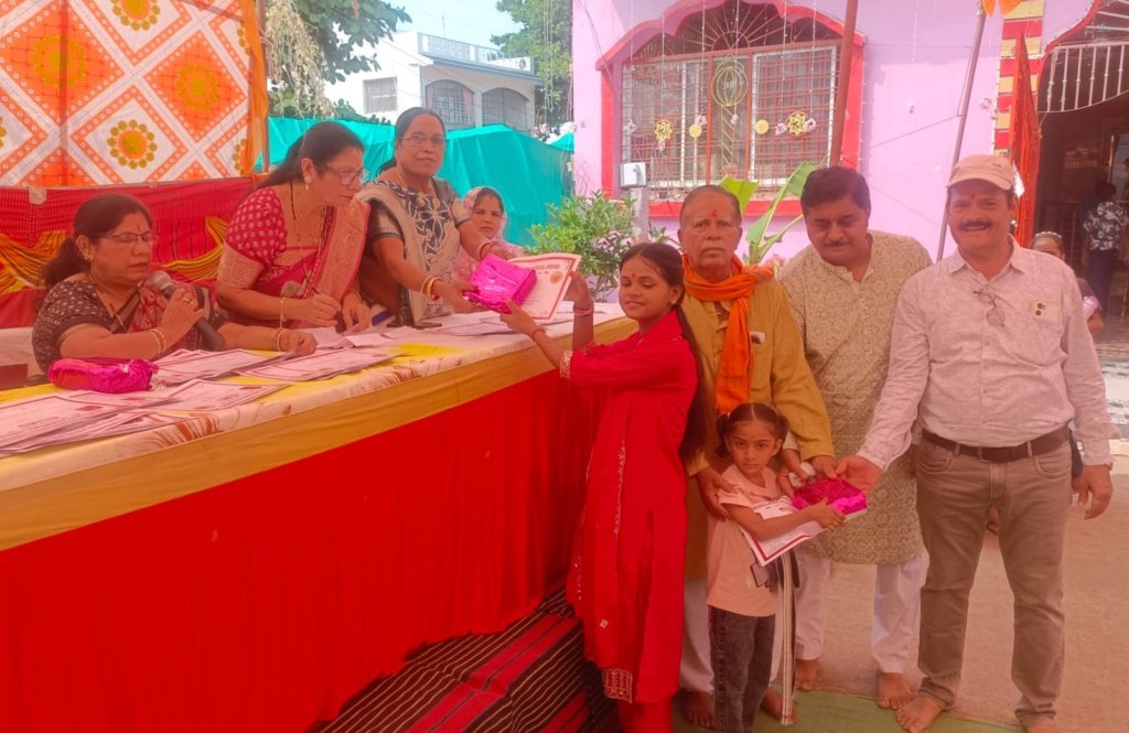 किशोर नगर नवदुर्गा उत्सव समिति द्वारा हुआ विशाल आम भंडारा*